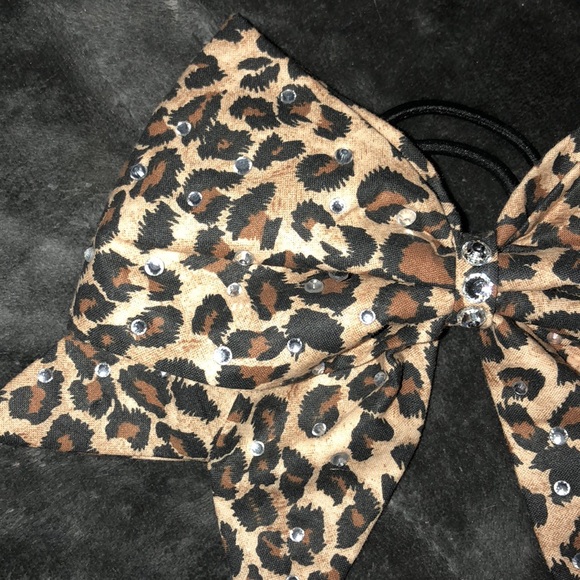 Cheer bow - Picture 3 of 4